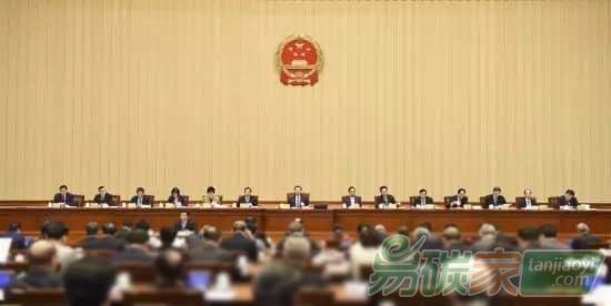 國務(wù)院首次向全國人大常委會作年度環(huán)境報告